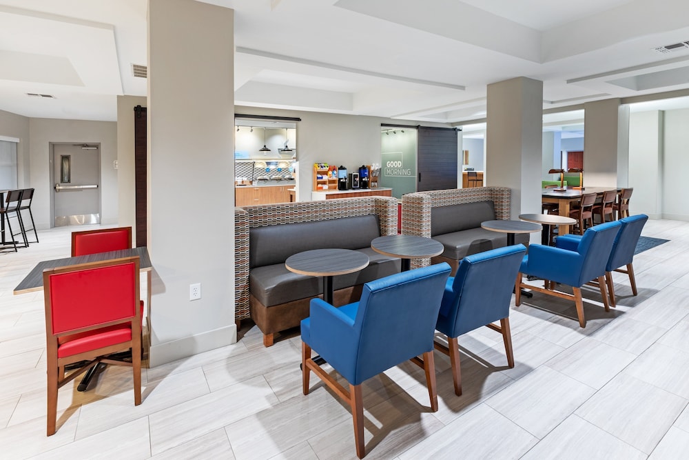 holiday inn express and suites west by ihg