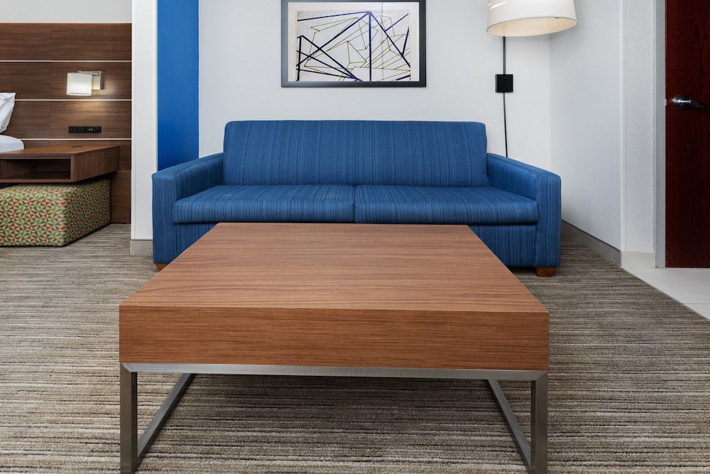 holiday inn express and suites west by ihg