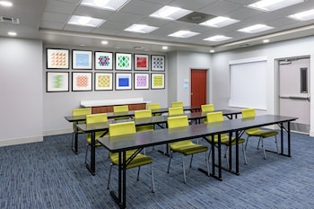 holiday inn express and suites west by ihg