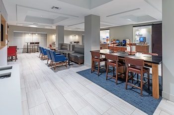 holiday inn express and suites west by ihg