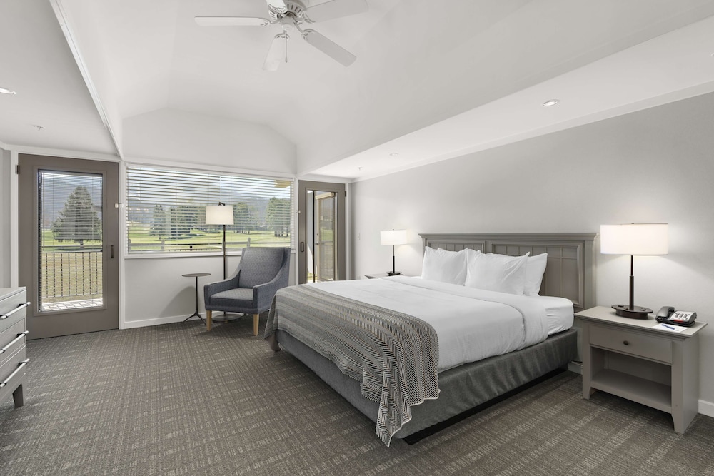 waynesville inn and golf club tapestry collection by hilton