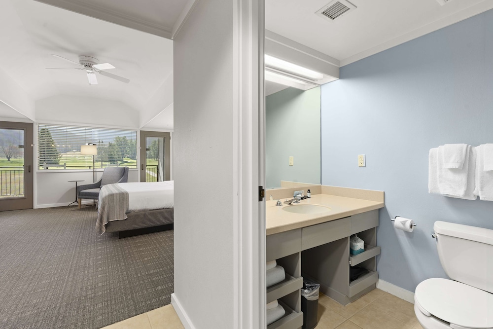 waynesville inn and golf club tapestry collection by hilton