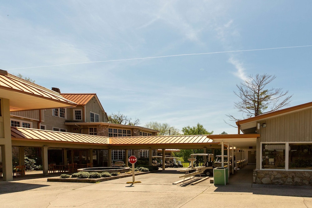 waynesville inn and golf club tapestry collection by hilton