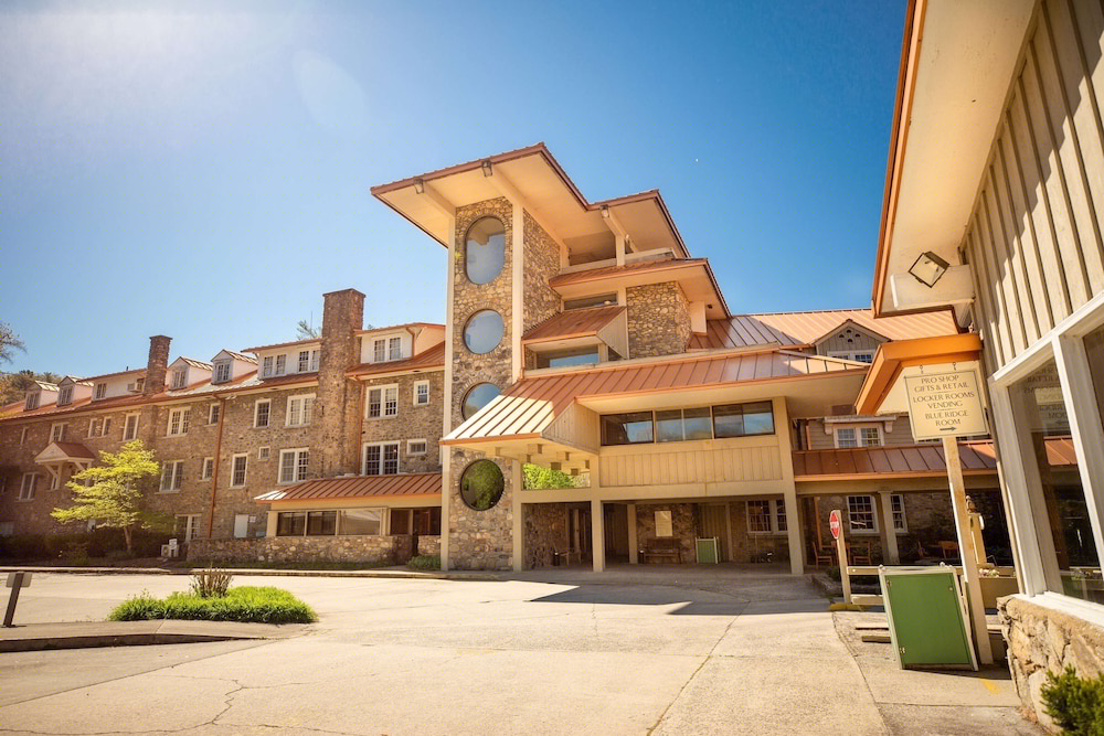 waynesville inn and golf club tapestry collection by hilton