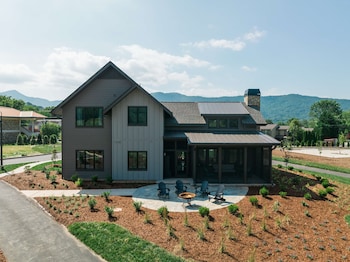 waynesville inn and golf club tapestry collection by hilton