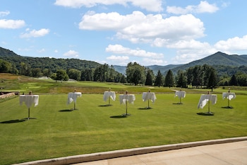 waynesville inn and golf club tapestry collection by hilton