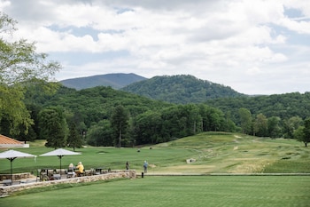 waynesville inn and golf club tapestry collection by hilton