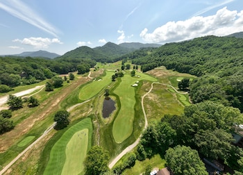 waynesville inn and golf club tapestry collection by hilton