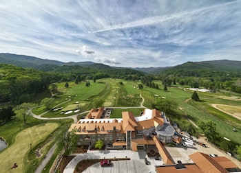 waynesville inn and golf club tapestry collection by hilton
