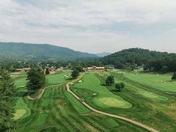 waynesville inn and golf club tapestry collection by hilton