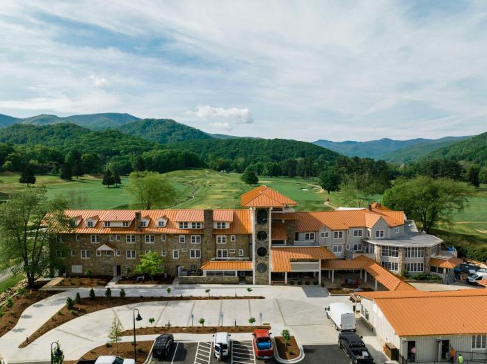 waynesville inn and golf club tapestry collection by hilton