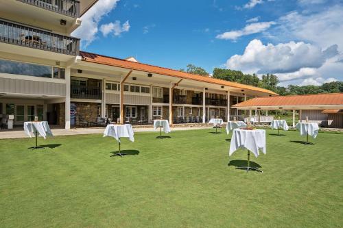 waynesville inn and golf club tapestry collection by hilton