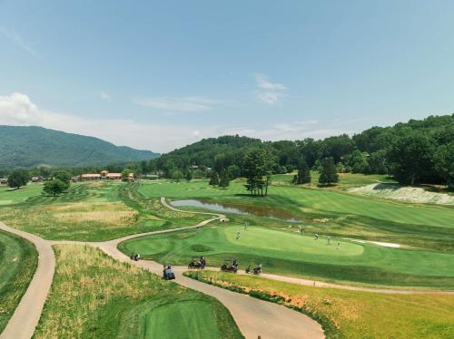 waynesville inn and golf club tapestry collection by hilton