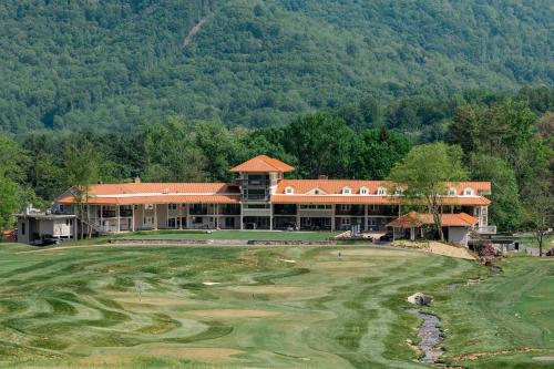 waynesville inn and golf club tapestry collection by hilton