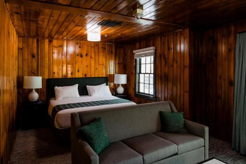 waynesville inn and golf club tapestry collection by hilton