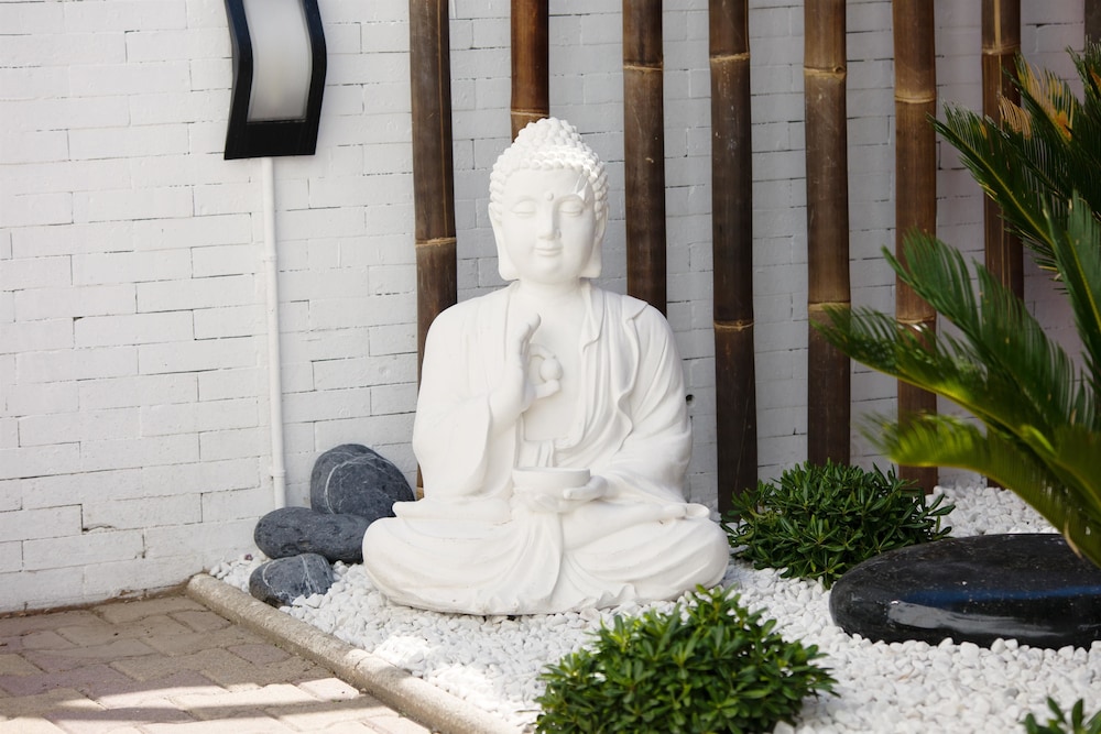 kyriad montpellier sud a709