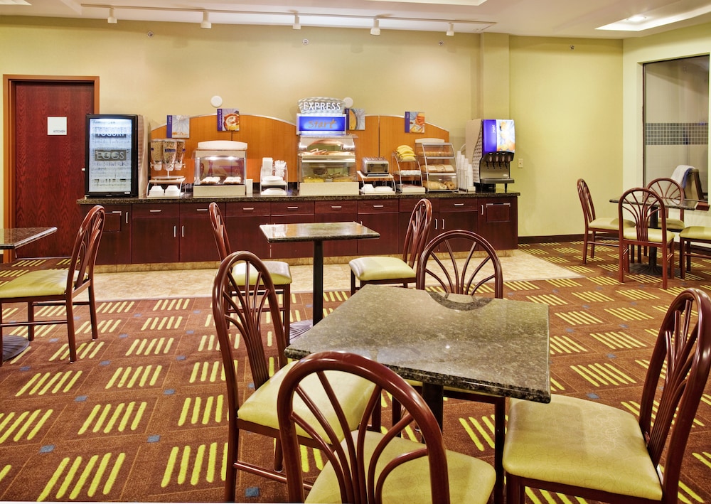 holiday inn express hotel and suites st charles by ihg