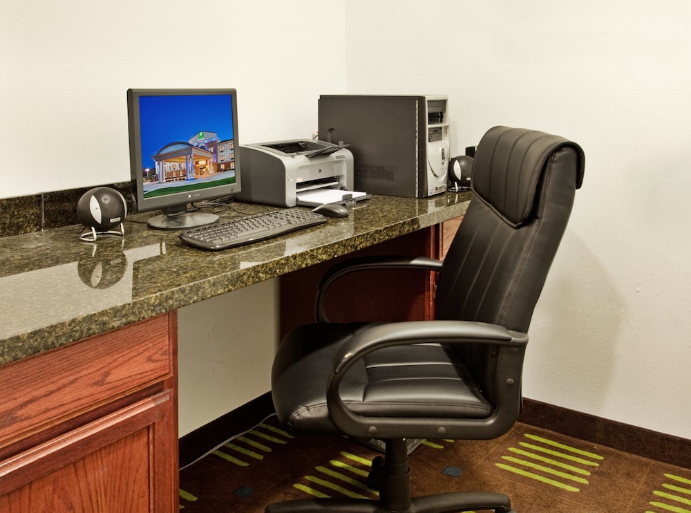 holiday inn express hotel and suites st charles by ihg