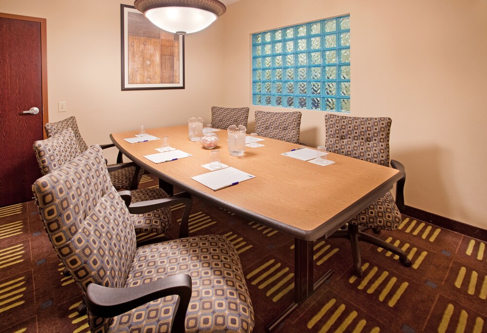holiday inn express hotel and suites st charles by ihg
