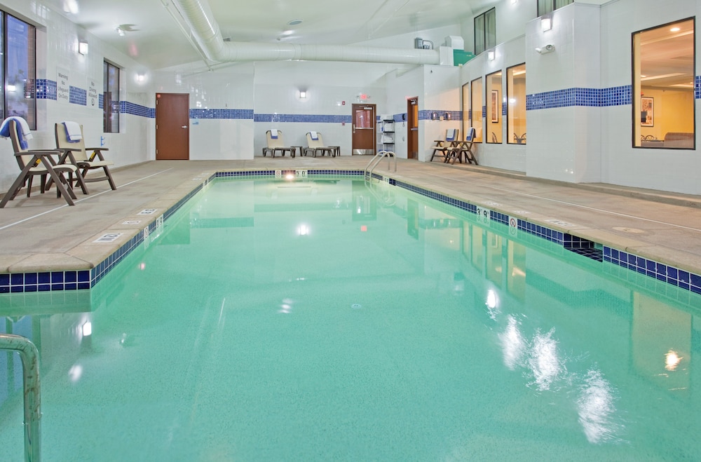 holiday inn express hotel and suites st charles by ihg