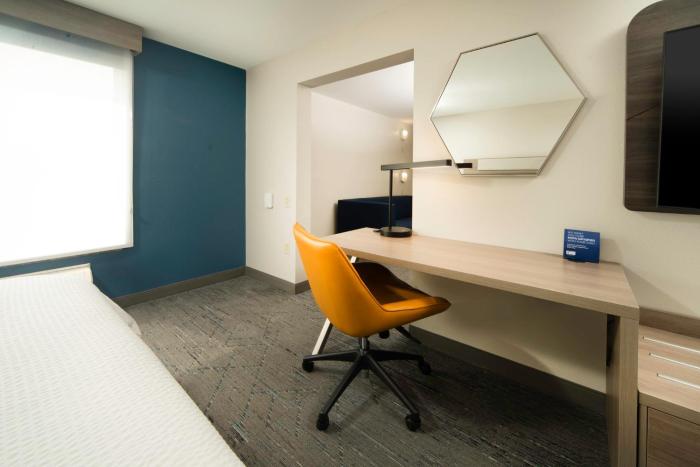 holiday inn express hotel and suites st charles by ihg