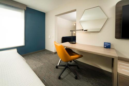 holiday inn express hotel and suites st charles by ihg