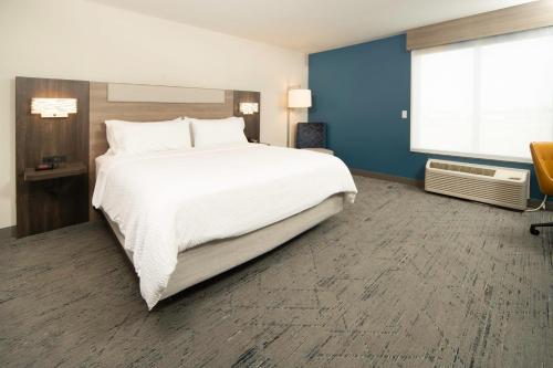 holiday inn express hotel and suites st charles by ihg