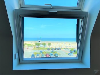 hotel and spa face a la mer