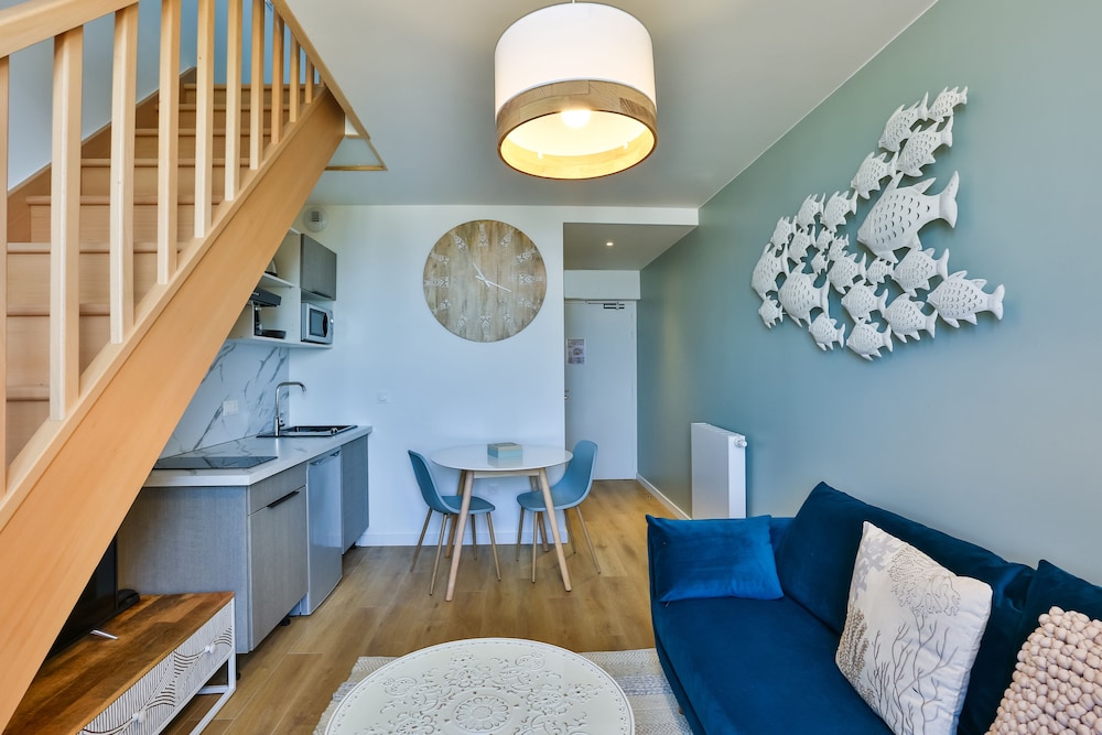 hotel and spa face a la mer