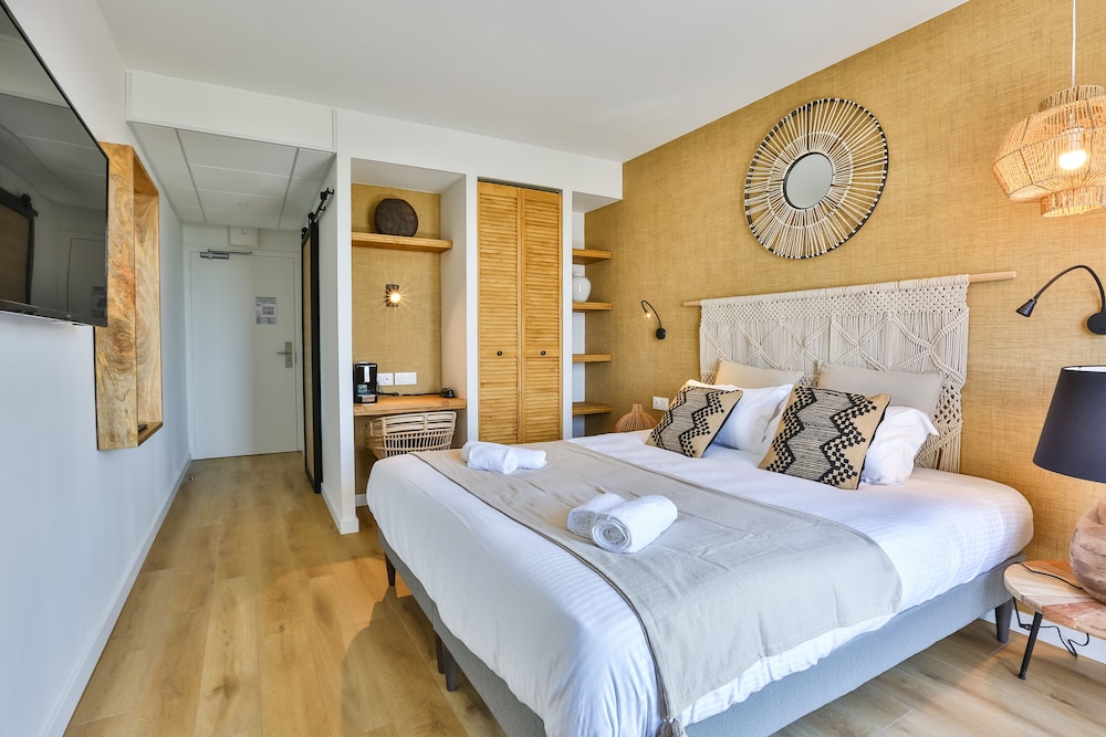 hotel and spa face a la mer