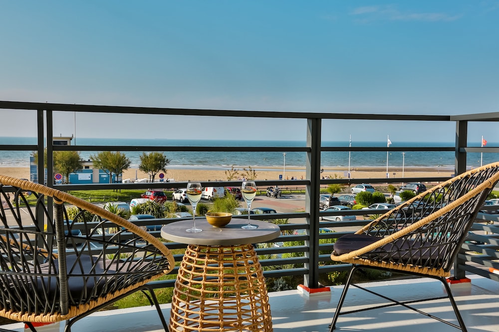 hotel and spa face a la mer