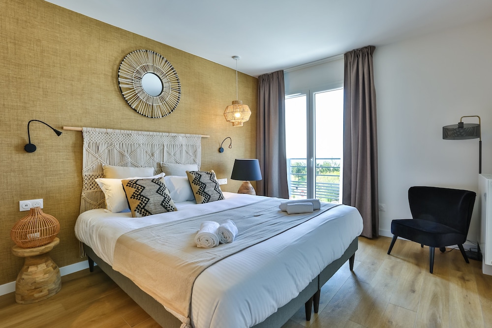 hotel and spa face a la mer