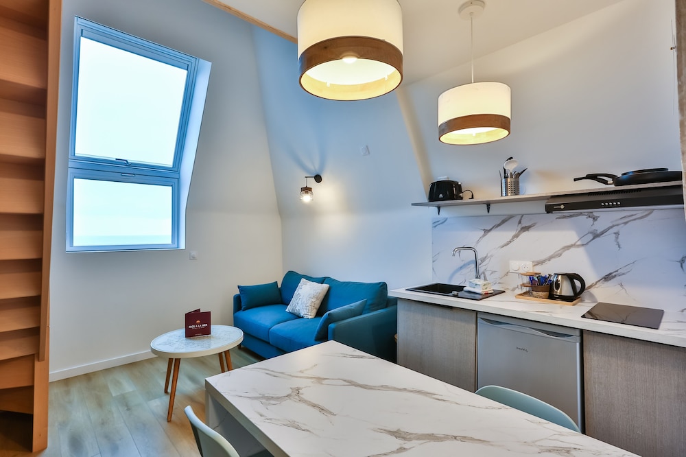 hotel and spa face a la mer