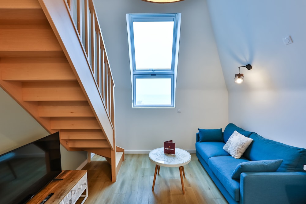 hotel and spa face a la mer