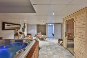 hotel and spa face a la mer