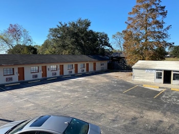 relax inn plaquemine