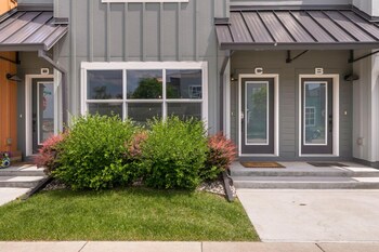 Amazing Urban Townhome Near Breweries & River!,,2 star