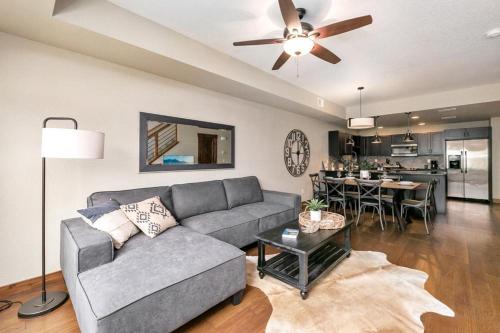 Spectacular Townhome Near Breweries And River District!,,2 star