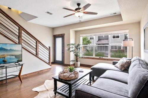 Spectacular Townhome Near Breweries And River District!,,2 star