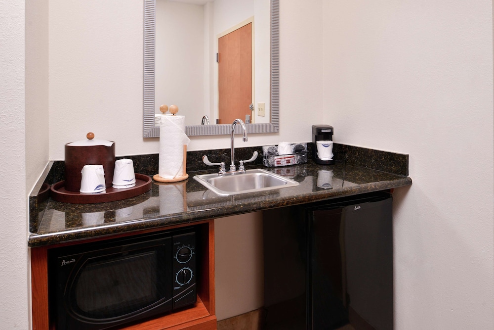 hampton inn and suites cape coral fort myers area fl