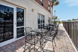 hampton inn and suites cape coral fort myers area fl