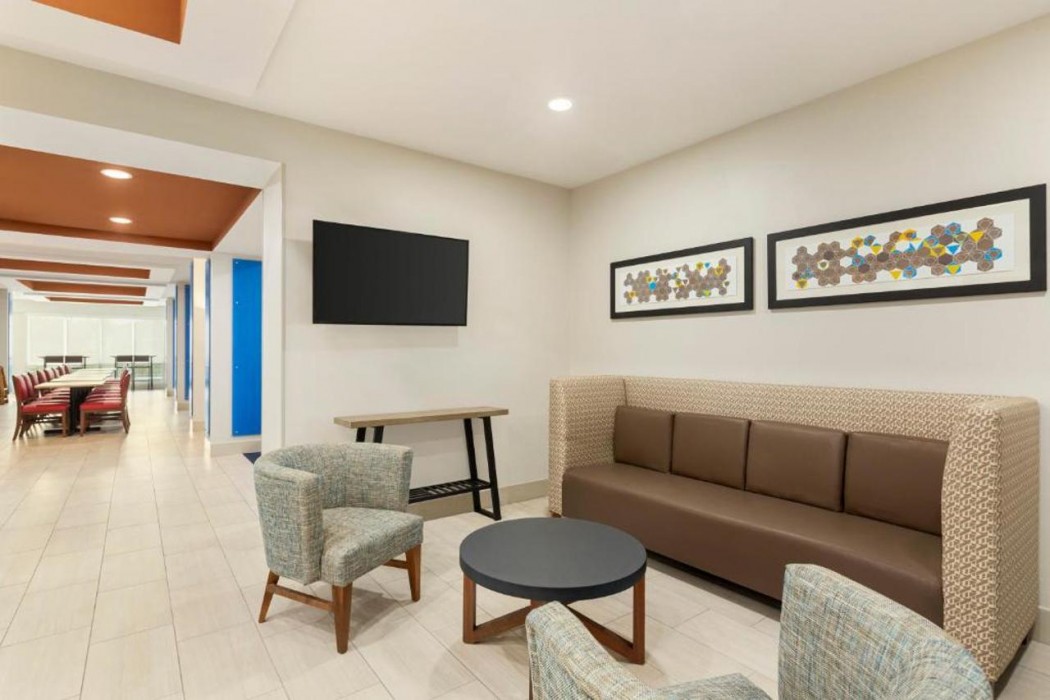 holiday inn express and suites ft myers east the forum