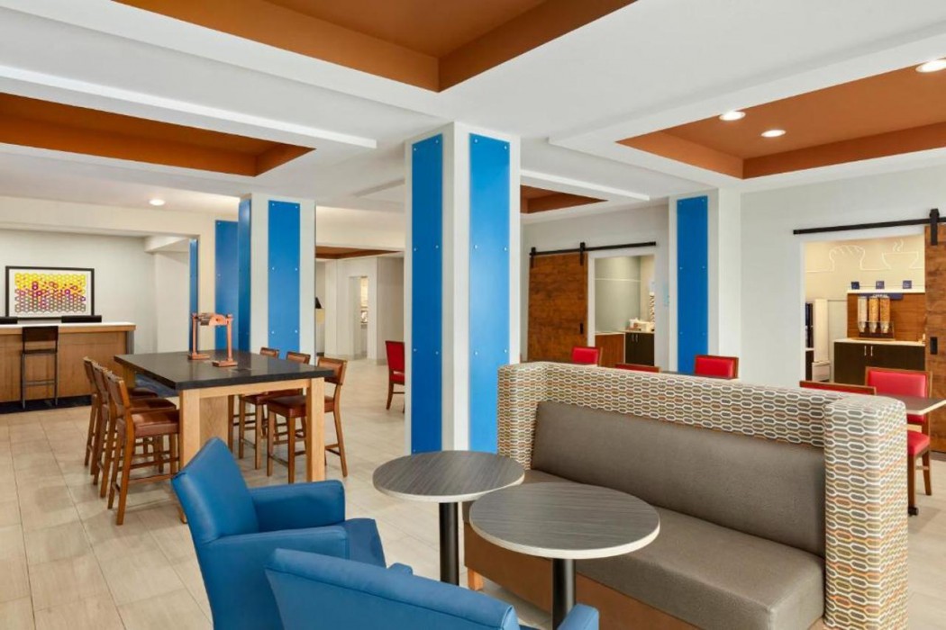holiday inn express and suites ft myers east the forum