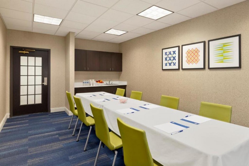 holiday inn express and suites ft myers east the forum