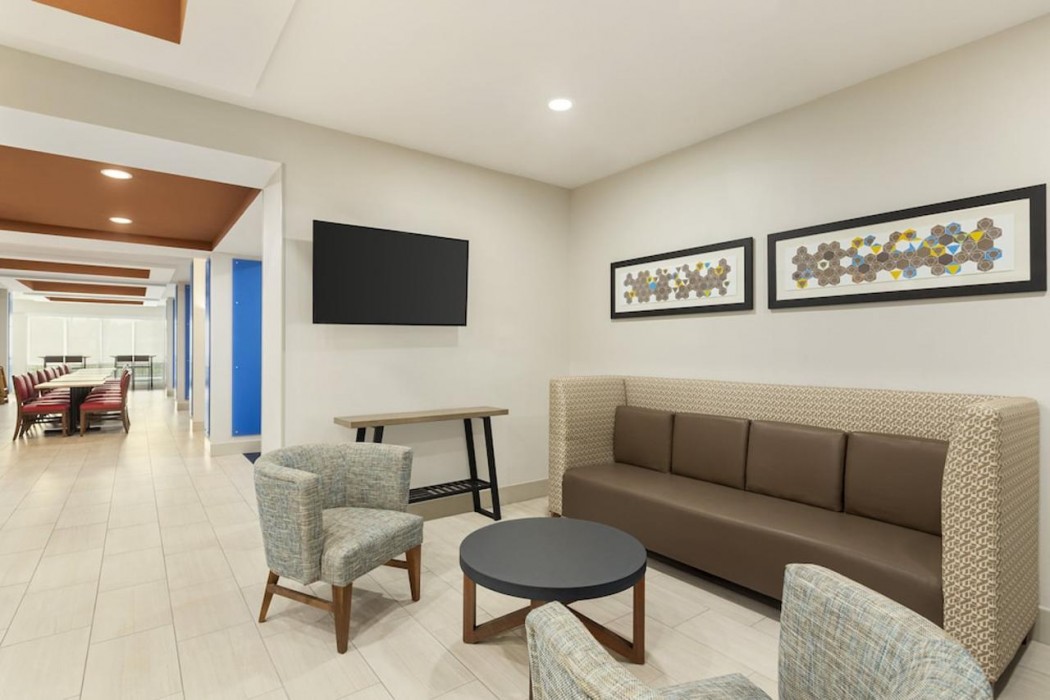 holiday inn express and suites ft myers east the forum