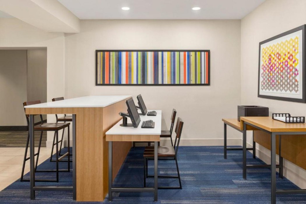 holiday inn express and suites ft myers east the forum