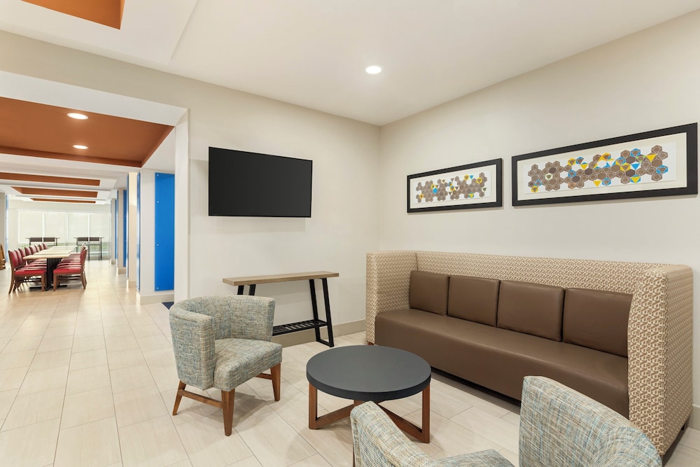 holiday inn express and suites ft myers east the forum