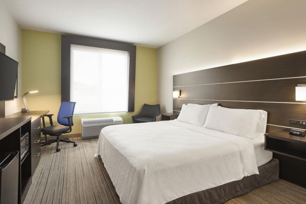 holiday inn express and suites ft myers east the forum