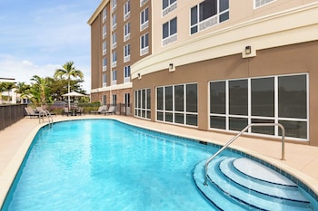 Holiday Inn Express & Suites Ft Myers East-The Forum,Fort Myers>>Cape Coral,3 star