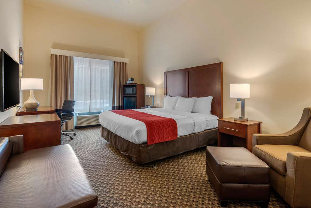 comfort inn and suites airport